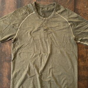 Lululemon Mens Metal Vent Tech short sleeve *Henley